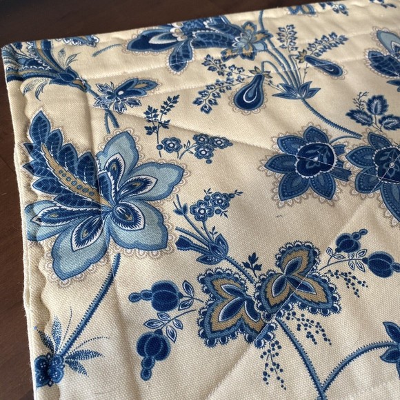 4 Two Sided Placemats Table Linens Beige Blue Floral Flowers Winter - Picture 4 of 6